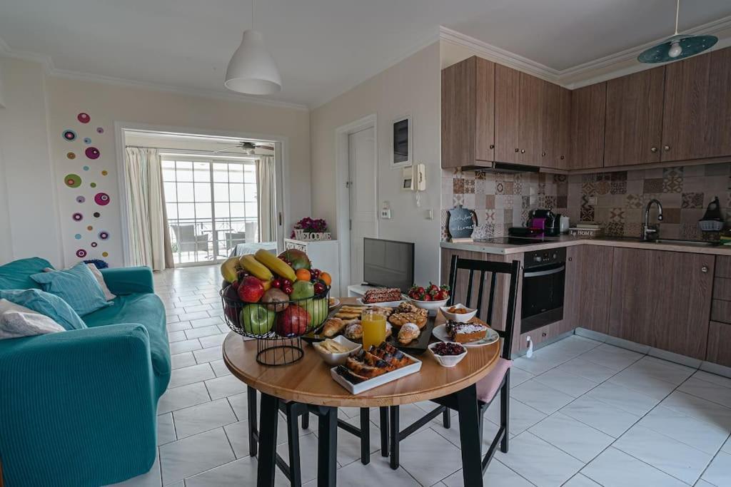 Sea View Apartment "Elise" ลูตรากี ภายนอก รูปภาพ