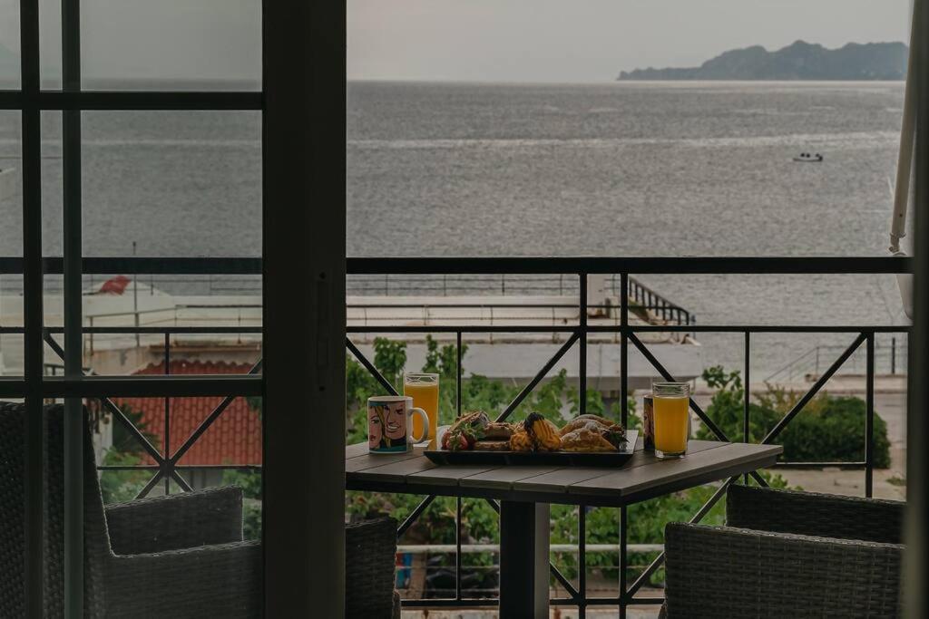 Sea View Apartment "Elise" ลูตรากี ภายนอก รูปภาพ