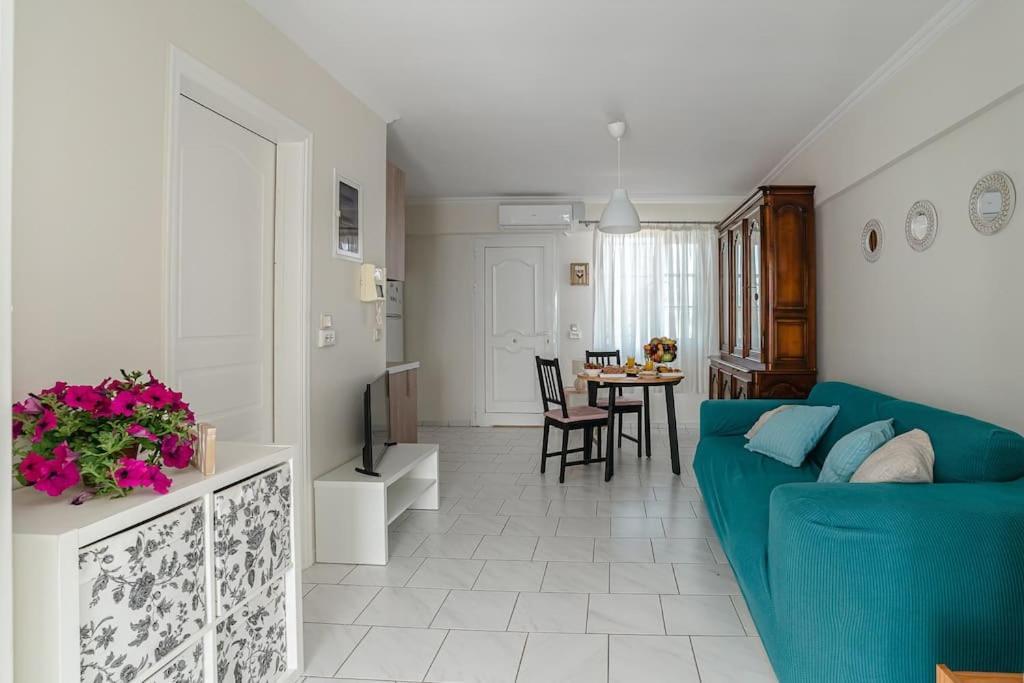 Sea View Apartment "Elise" ลูตรากี ภายนอก รูปภาพ